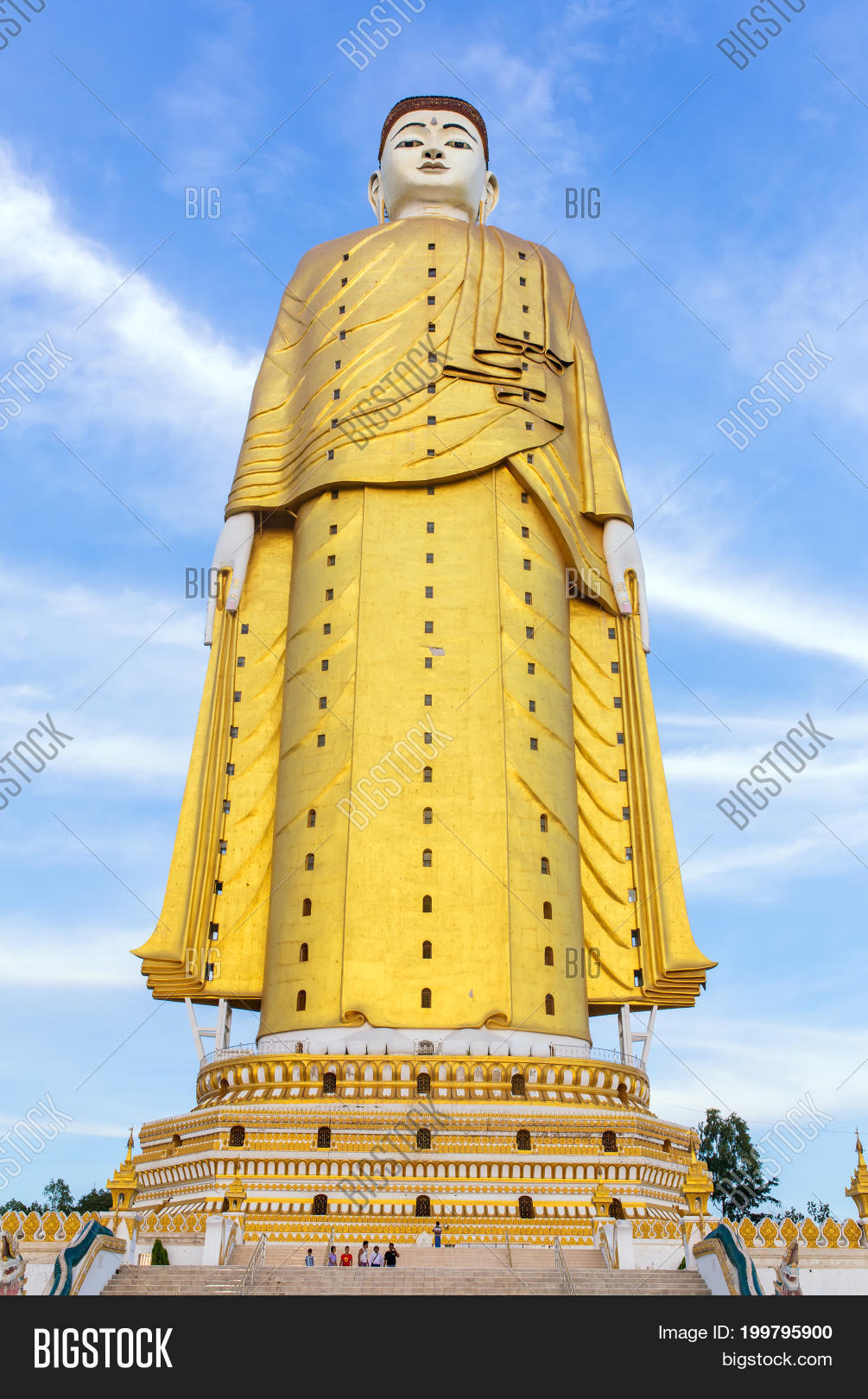 https://mdw-travel-data-us-east-1.s3.amazonaws.com/img/country/Myanmar/Laykyun-Sekkya-Buddha/img_02.jpg