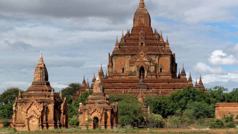 https://mdw-travel-data-us-east-1.s3.amazonaws.com/img/country/Myanmar/Laymyathnar-Temple/img_00.jpg