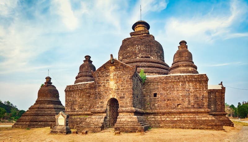 https://mdw-travel-data-us-east-1.s3.amazonaws.com/img/country/Myanmar/Le-myet-hna-Temple/img_02.jpg