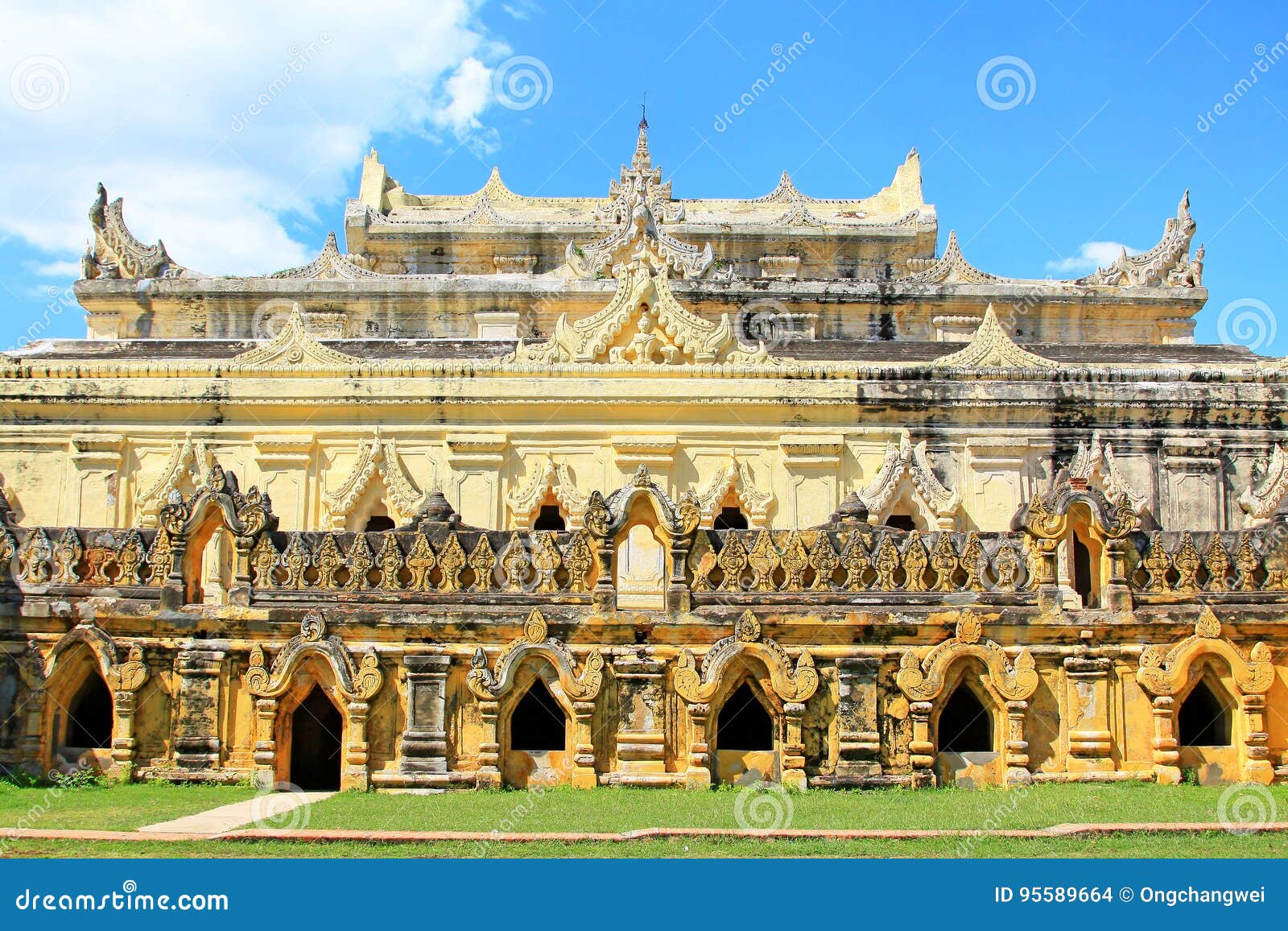 https://mdw-travel-data-us-east-1.s3.amazonaws.com/img/country/Myanmar/Maha-Aungmye-Bonzan-Monastery/img_02.jpg