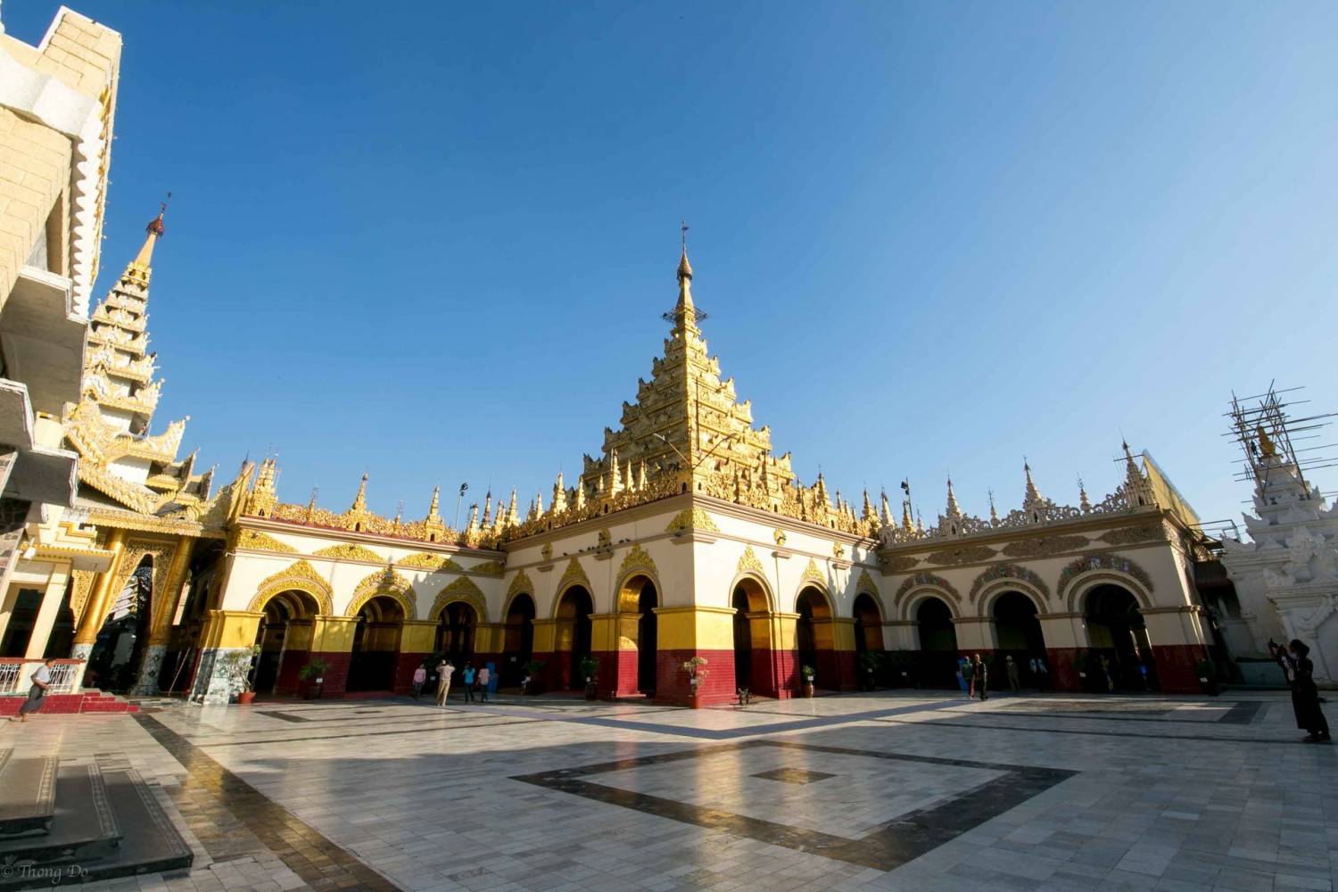 https://mdw-travel-data-us-east-1.s3.amazonaws.com/img/country/Myanmar/Maha-Muni-Pagoda--Mahamuni-Buddha-Temple/img_03.jpg