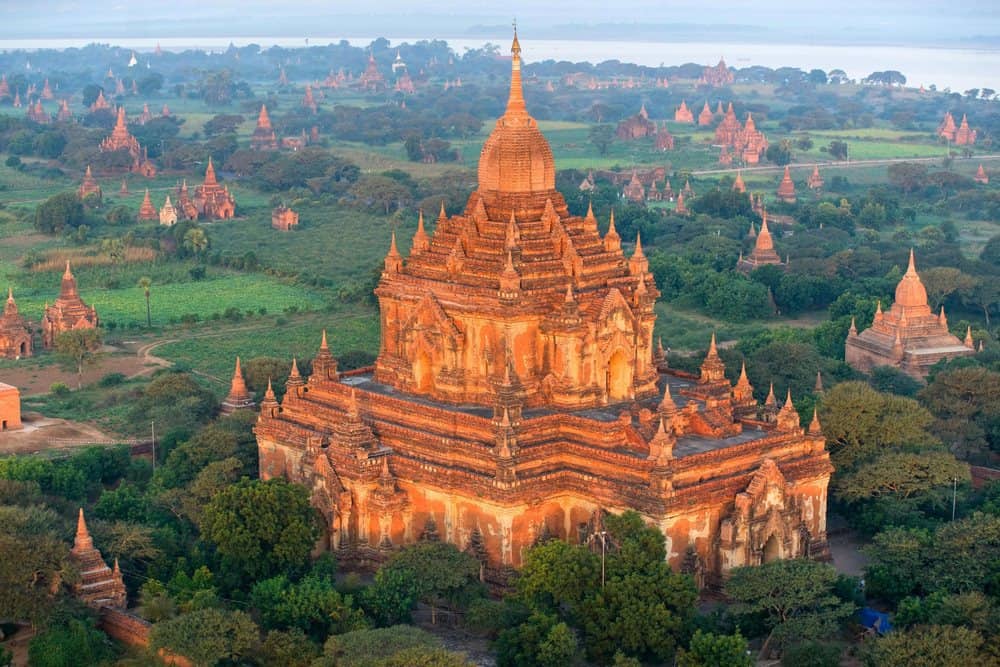 https://mdw-travel-data-us-east-1.s3.amazonaws.com/img/country/Myanmar/Mahamuni-Buddha-Temple/img_03.jpg