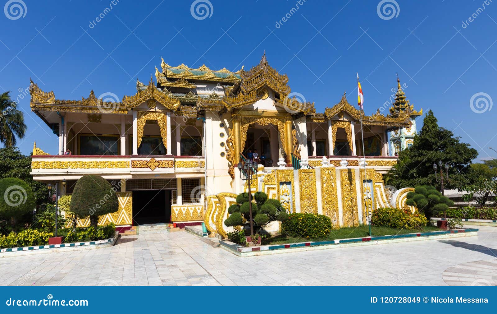 https://mdw-travel-data-us-east-1.s3.amazonaws.com/img/country/Myanmar/Mahamuni-Paya/img_03.jpg