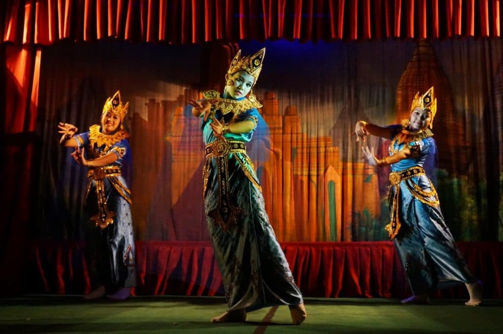 https://mdw-travel-data-us-east-1.s3.amazonaws.com/img/country/Myanmar/Mandalay-Marionettes-Theater/img_03.jpg