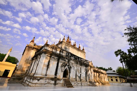 https://mdw-travel-data-us-east-1.s3.amazonaws.com/img/country/Myanmar/Manuha-Temple/img_03.jpg