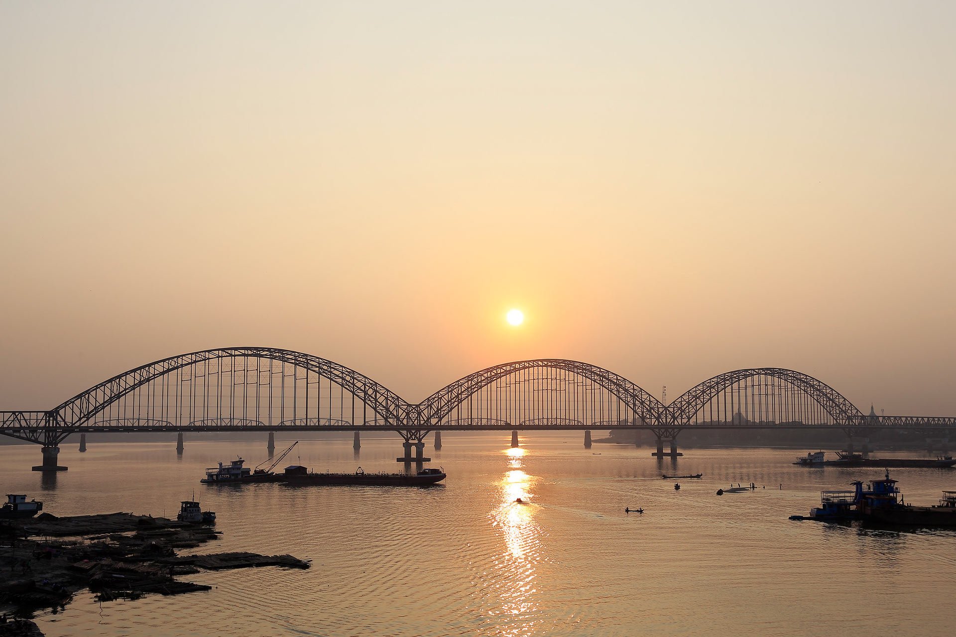 https://mdw-travel-data-us-east-1.s3.amazonaws.com/img/country/Myanmar/March-Mandalay/img_03.jpg