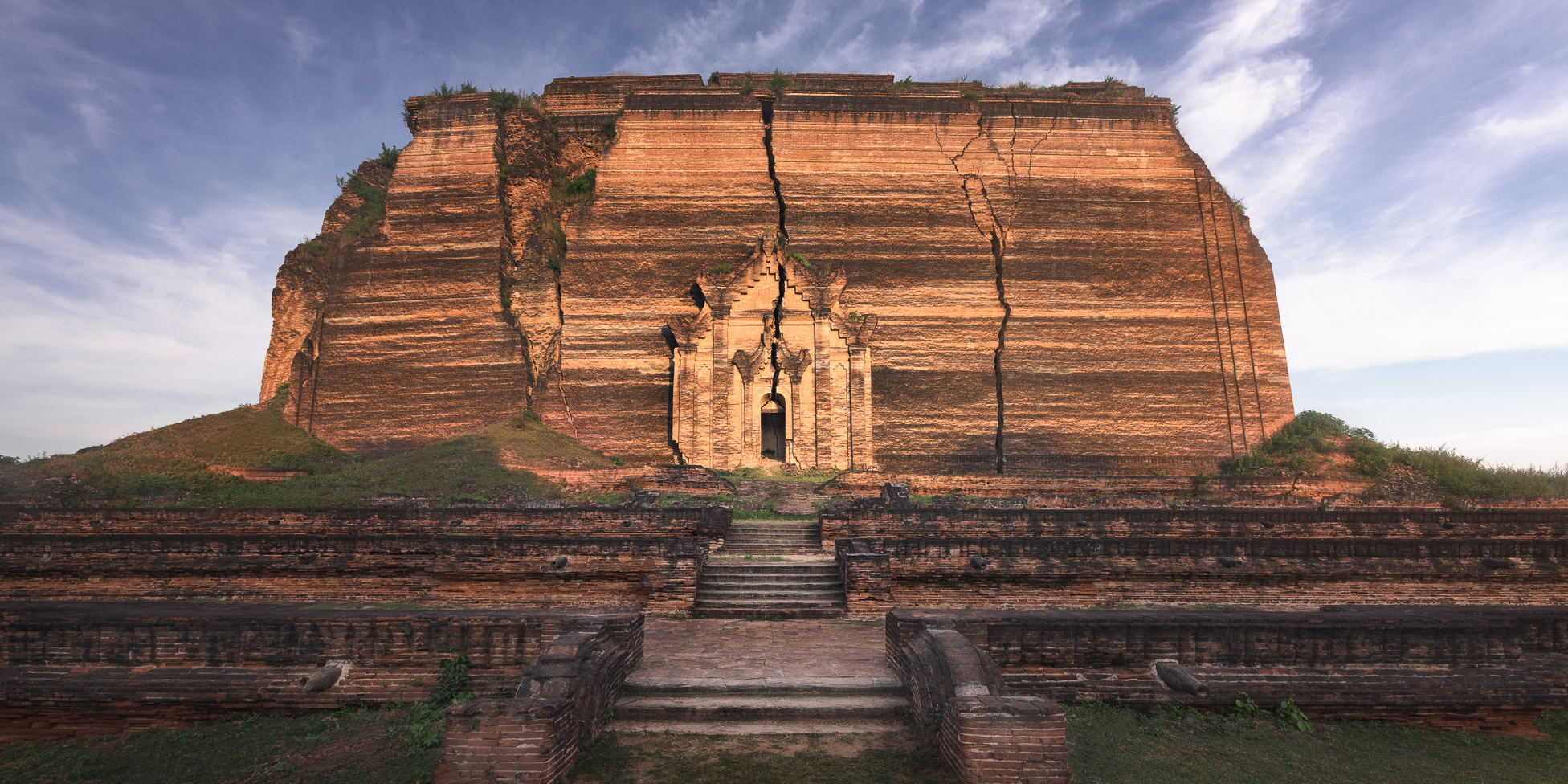 https://mdw-travel-data-us-east-1.s3.amazonaws.com/img/country/Myanmar/Mingun-Pahtodawgyi/img_00.jpg