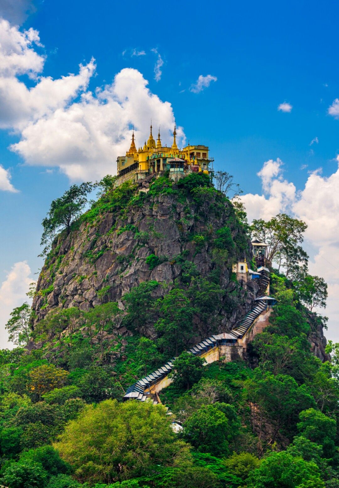 https://mdw-travel-data-us-east-1.s3.amazonaws.com/img/country/Myanmar/Mount-Popa/img_03.jpg