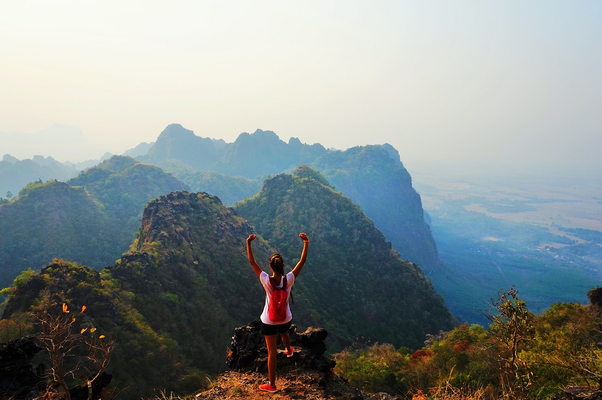 https://mdw-travel-data-us-east-1.s3.amazonaws.com/img/country/Myanmar/Mount-Zwegabin/img_03.jpg