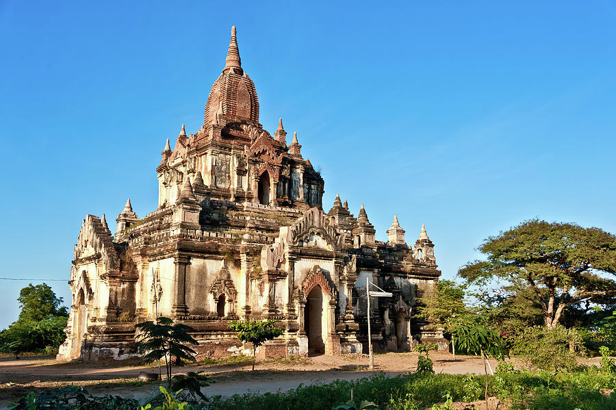 https://mdw-travel-data-us-east-1.s3.amazonaws.com/img/country/Myanmar/Myauk-Guni-Temple/img_01.jpg