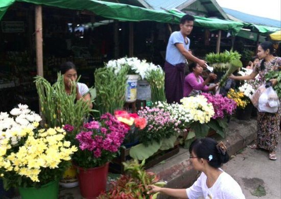 https://mdw-travel-data-us-east-1.s3.amazonaws.com/img/country/Myanmar/Myoma-Market/img_01.jpg