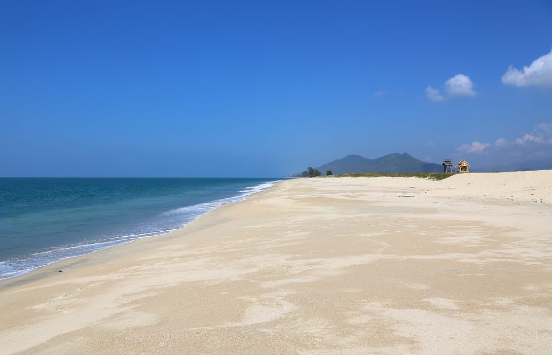https://mdw-travel-data-us-east-1.s3.amazonaws.com/img/country/Myanmar/Nabule-Beach/img_01.jpg