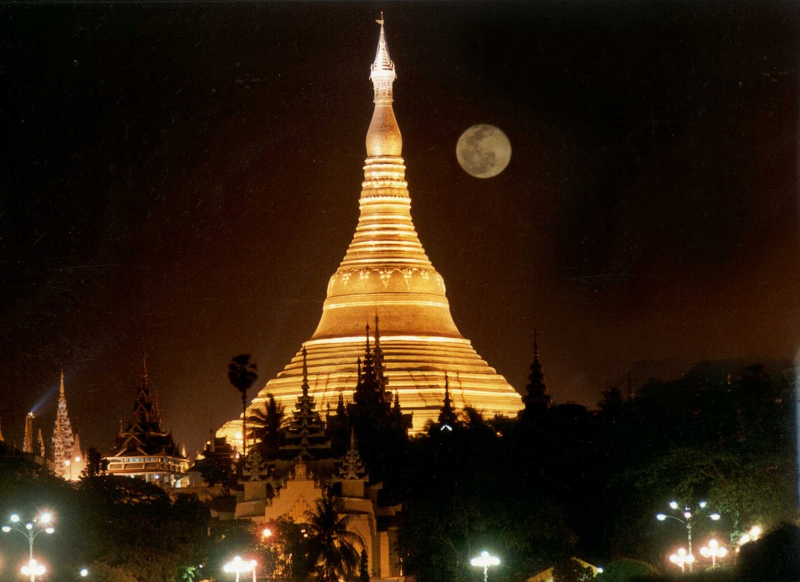 https://mdw-travel-data-us-east-1.s3.amazonaws.com/img/country/Myanmar/Nanmyint-Watchtower/img_02.jpg