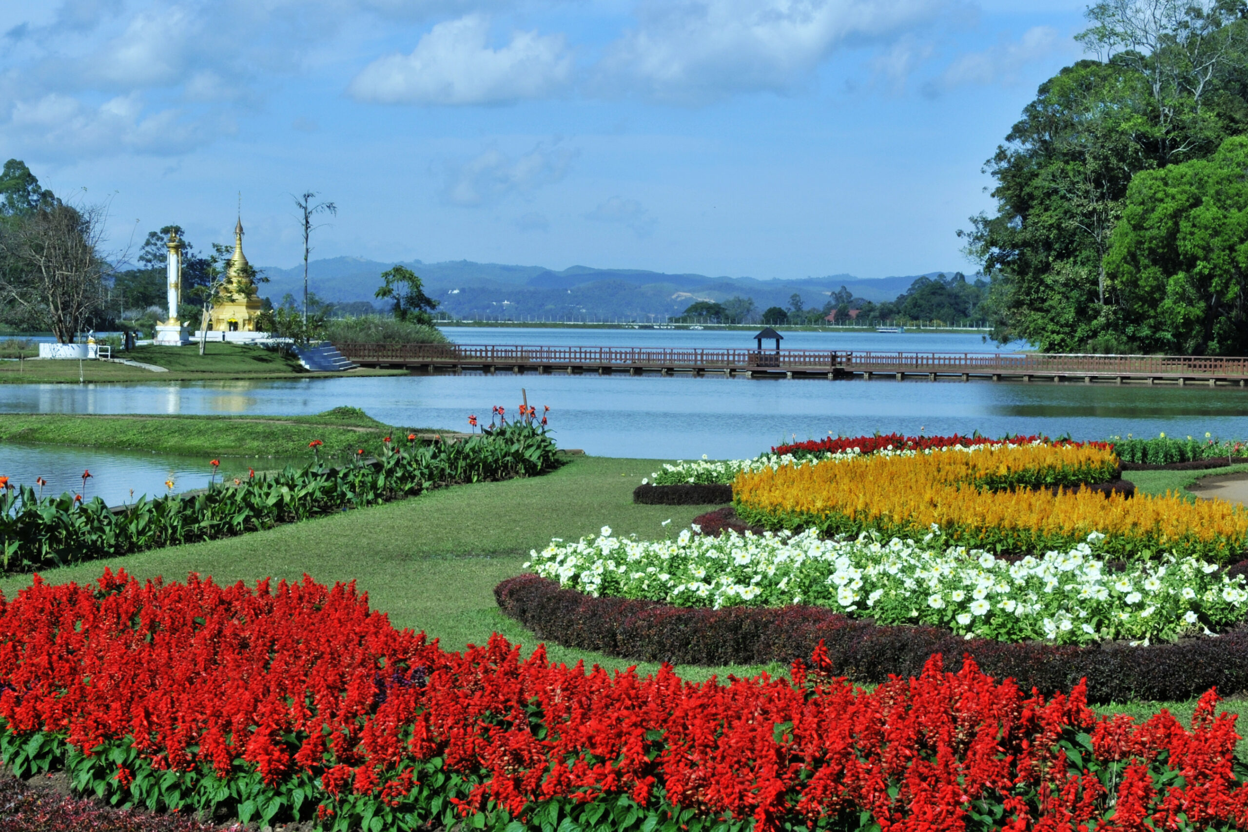 https://mdw-travel-data-us-east-1.s3.amazonaws.com/img/country/Myanmar/National-Kandawgyi-Botanical-Gardens/img_03.jpg