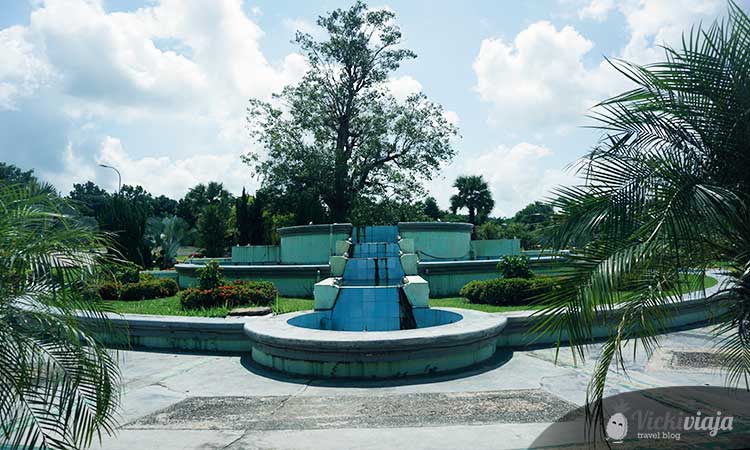 https://mdw-travel-data-us-east-1.s3.amazonaws.com/img/country/Myanmar/Naypyidaw-Water-Fountain-Garden/img_03.jpg