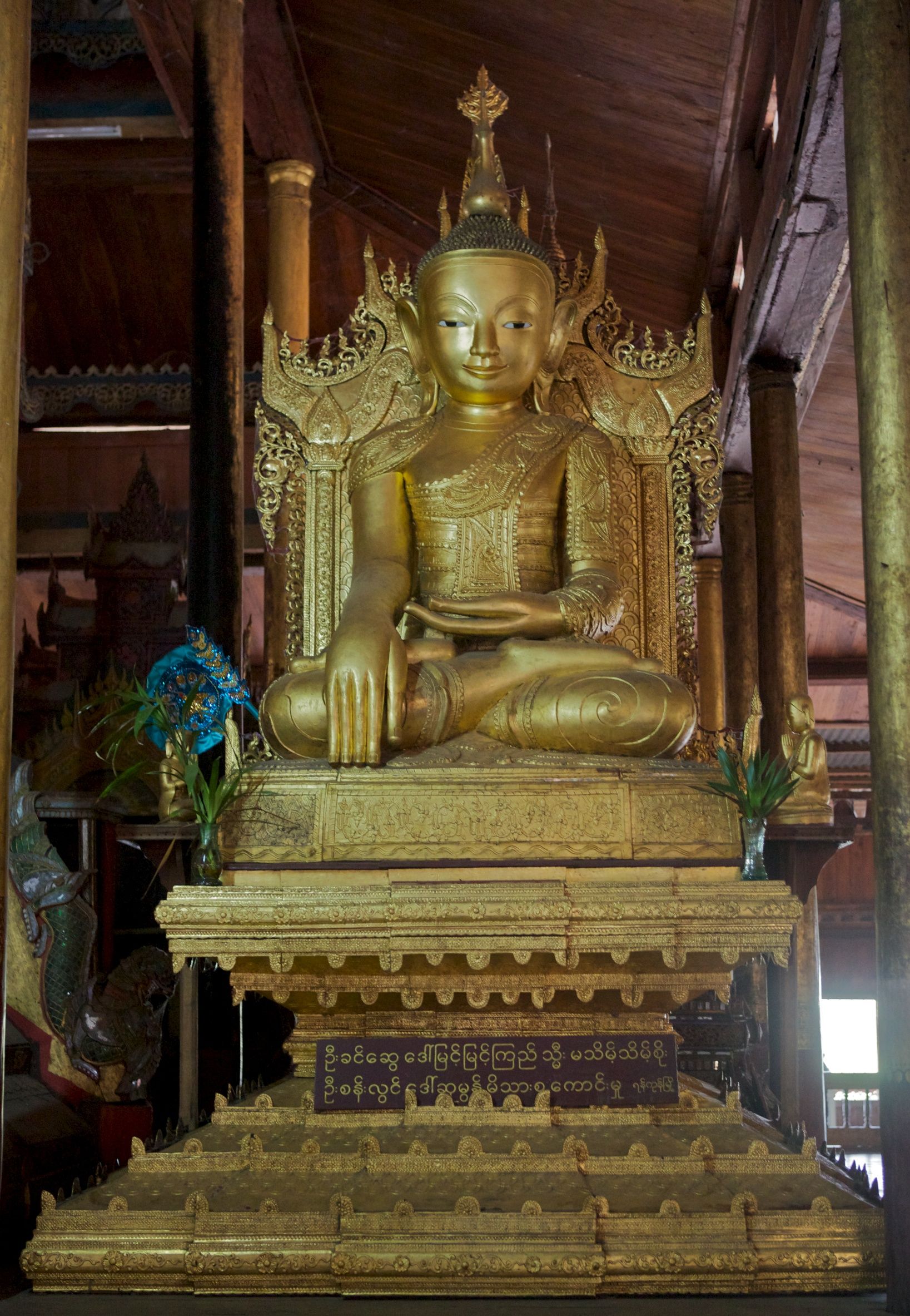 https://mdw-travel-data-us-east-1.s3.amazonaws.com/img/country/Myanmar/Nga-Hpe-Kyaung-Monastery/img_00.jpg