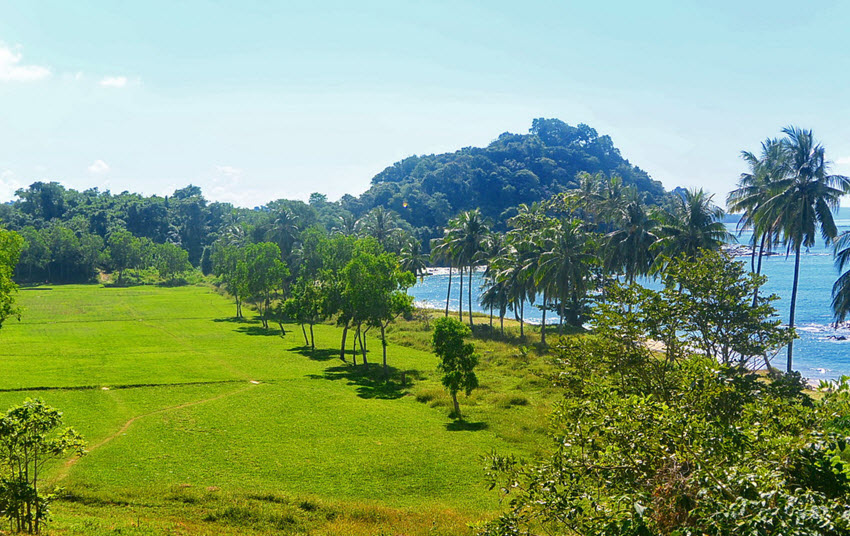 https://mdw-travel-data-us-east-1.s3.amazonaws.com/img/country/Myanmar/Ngapali-Golf-Club/img_03.jpg