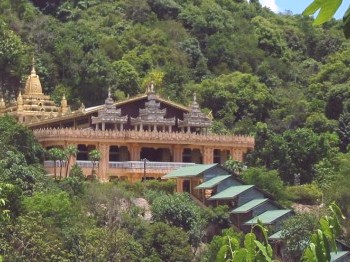 https://mdw-travel-data-us-east-1.s3.amazonaws.com/img/country/Myanmar/Pa-Auk-Taw-Ya-Forest-Monastery/img_03.jpg
