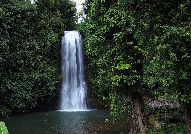 https://mdw-travel-data-us-east-1.s3.amazonaws.com/img/country/Myanmar/Pa-Sae-Waterfall/img_00.jpg