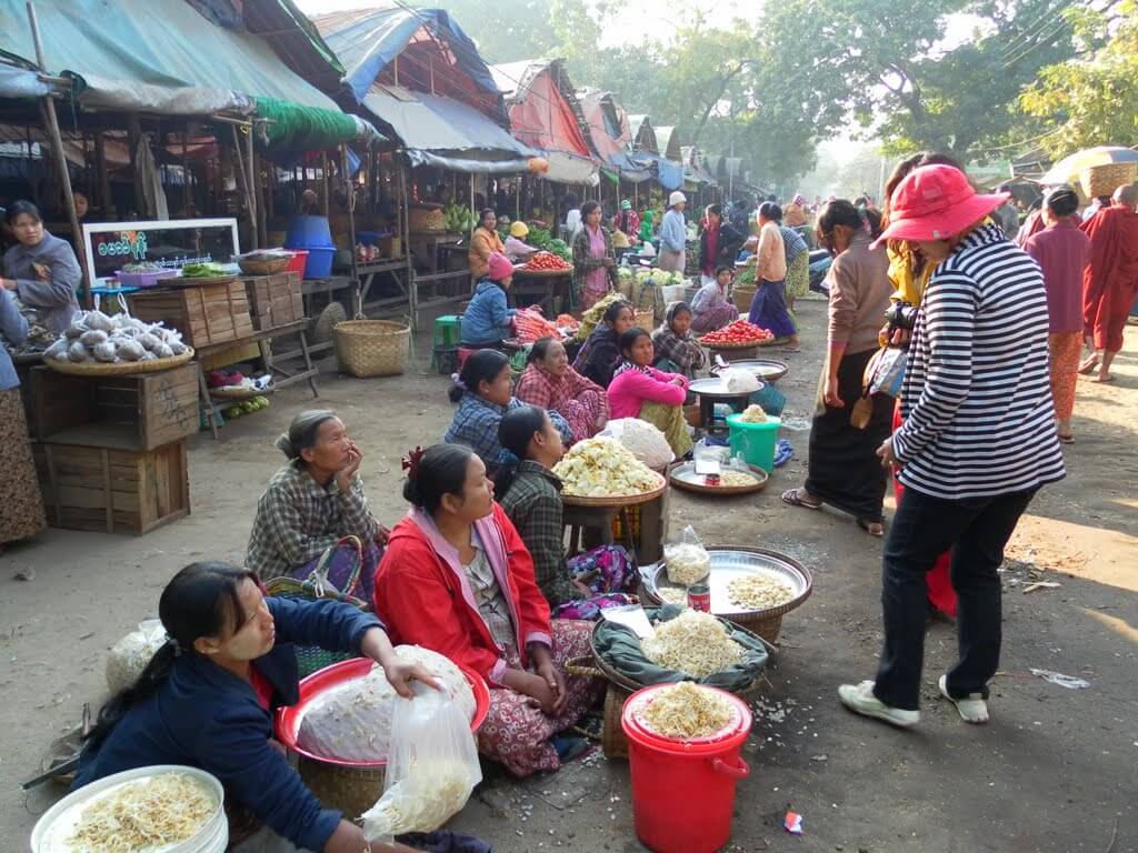 https://mdw-travel-data-us-east-1.s3.amazonaws.com/img/country/Myanmar/Pakokku-Morning-Market/img_01.jpg
