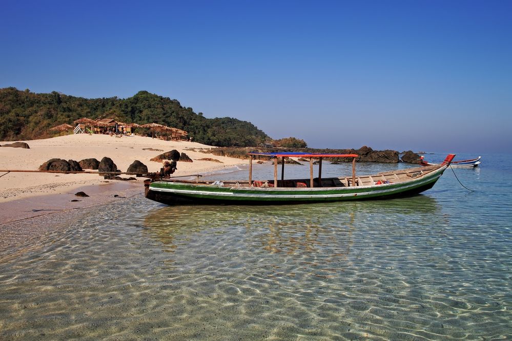 https://mdw-travel-data-us-east-1.s3.amazonaws.com/img/country/Myanmar/Pearl-Island/img_01.jpg