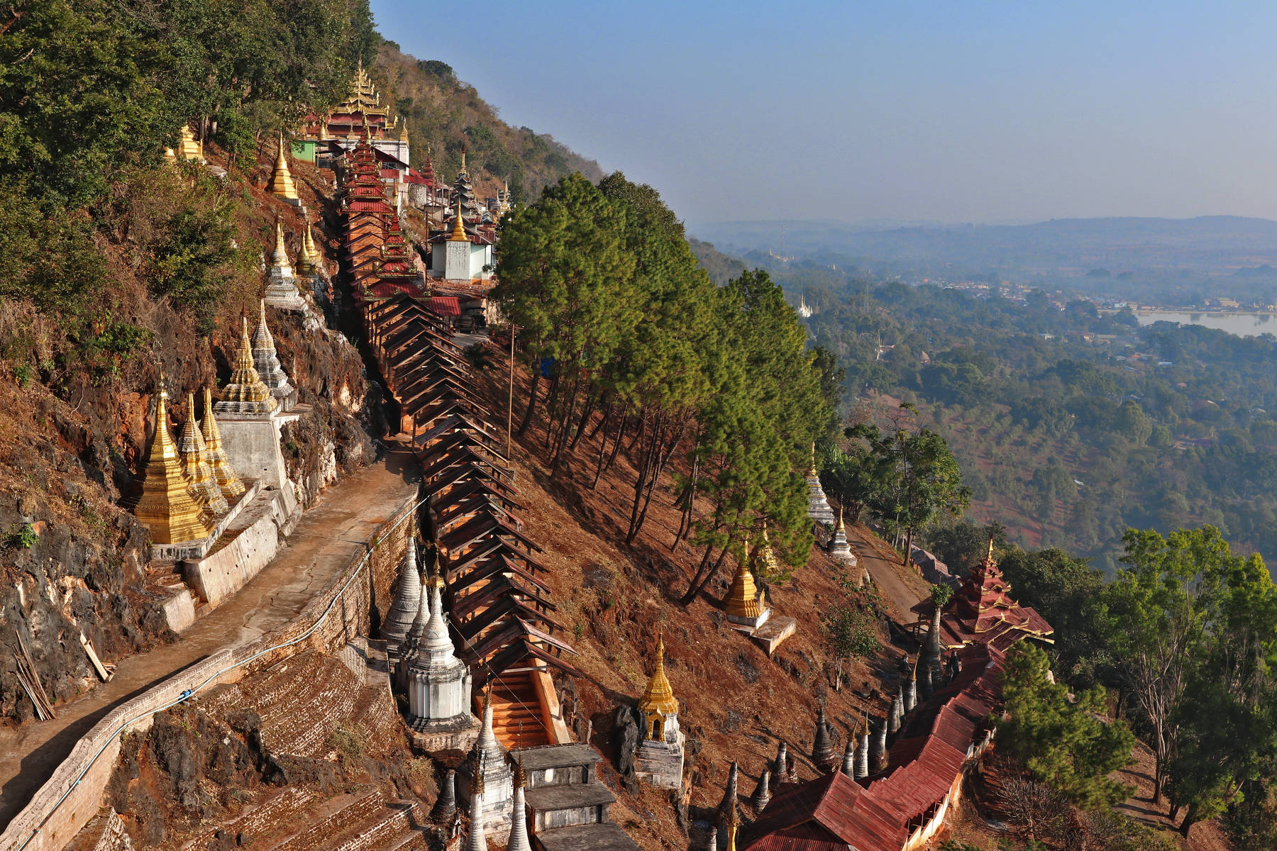 https://mdw-travel-data-us-east-1.s3.amazonaws.com/img/country/Myanmar/Pindaya-Caves/img_01.jpg