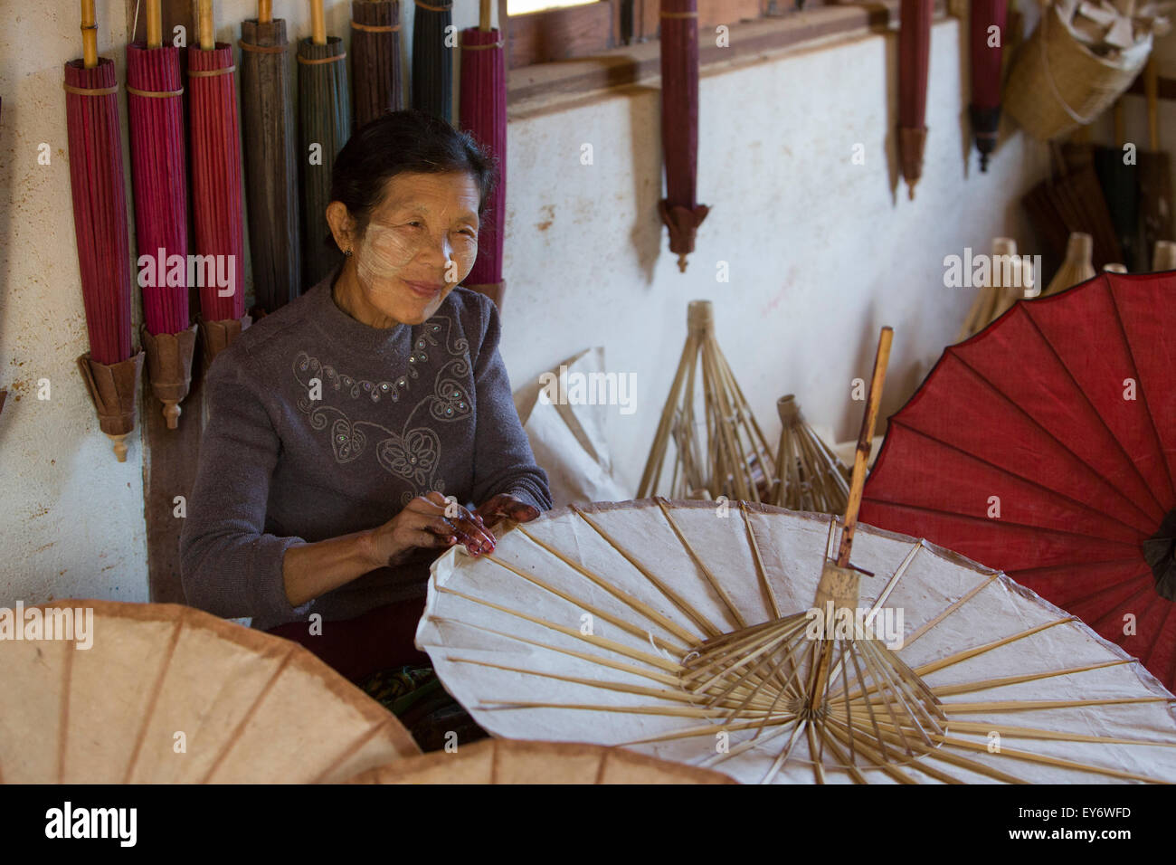https://mdw-travel-data-us-east-1.s3.amazonaws.com/img/country/Myanmar/Pindaya-Umbrella-Workshop/img_03.jpg