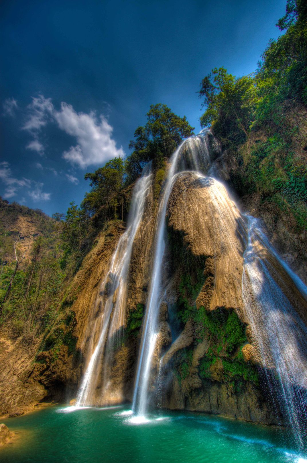 https://mdw-travel-data-us-east-1.s3.amazonaws.com/img/country/Myanmar/Pyin-Oo-Lwin-Waterfall/img_03.jpg