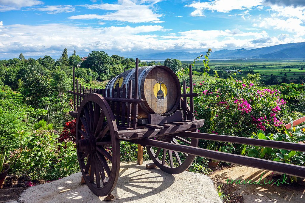 https://mdw-travel-data-us-east-1.s3.amazonaws.com/img/country/Myanmar/Red-Mountain-Garden/img_02.jpg