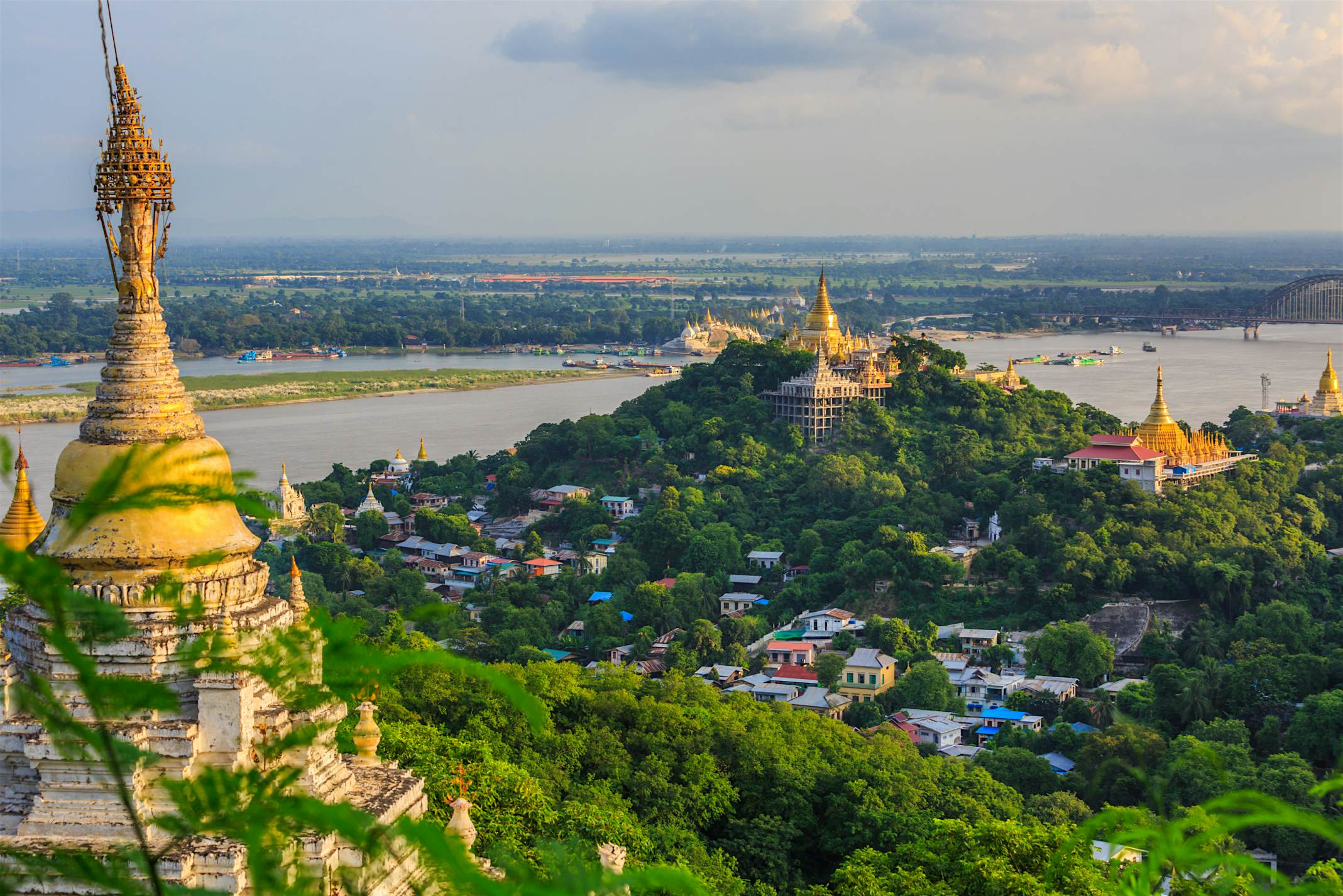 https://mdw-travel-data-us-east-1.s3.amazonaws.com/img/country/Myanmar/Sagain-Hill/img_01.jpg