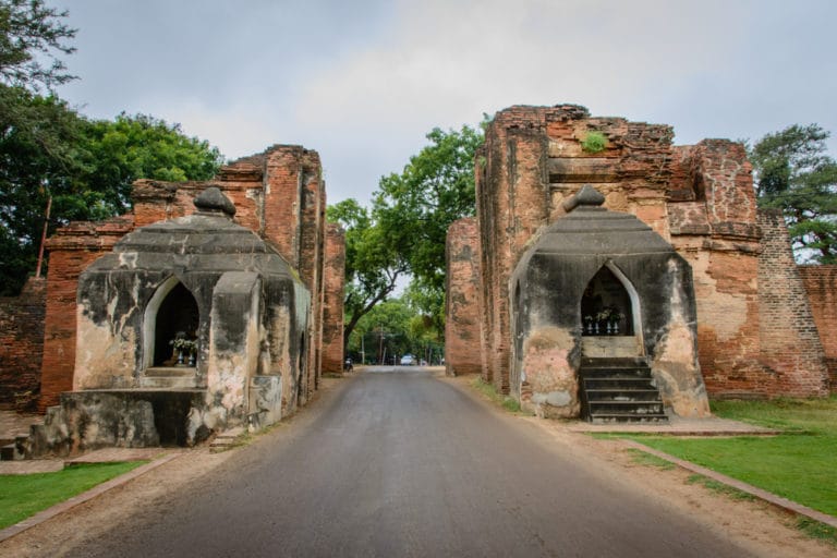 https://mdw-travel-data-us-east-1.s3.amazonaws.com/img/country/Myanmar/Sale-Bagan/img_01.jpg