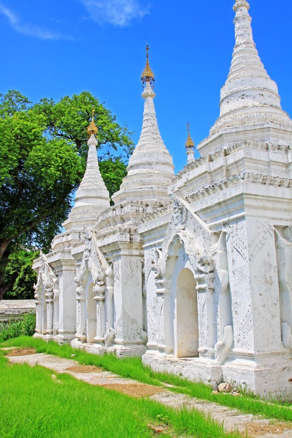 https://mdw-travel-data-us-east-1.s3.amazonaws.com/img/country/Myanmar/Sandamuni-Pagoda/img_03.jpg