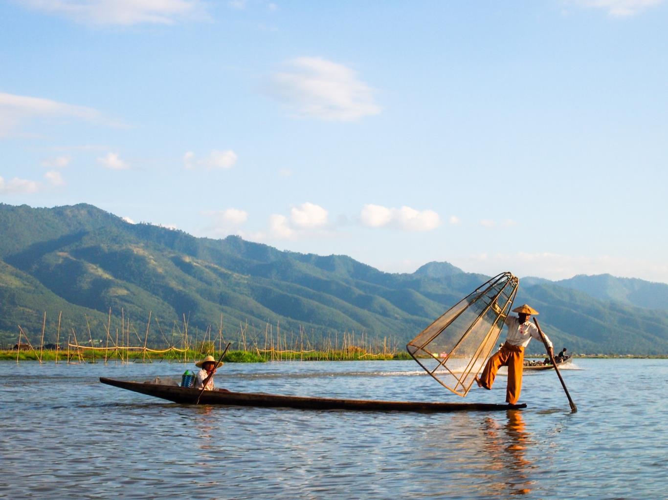 https://mdw-travel-data-us-east-1.s3.amazonaws.com/img/country/Myanmar/Seven-Stages-Lake/img_01.jpg