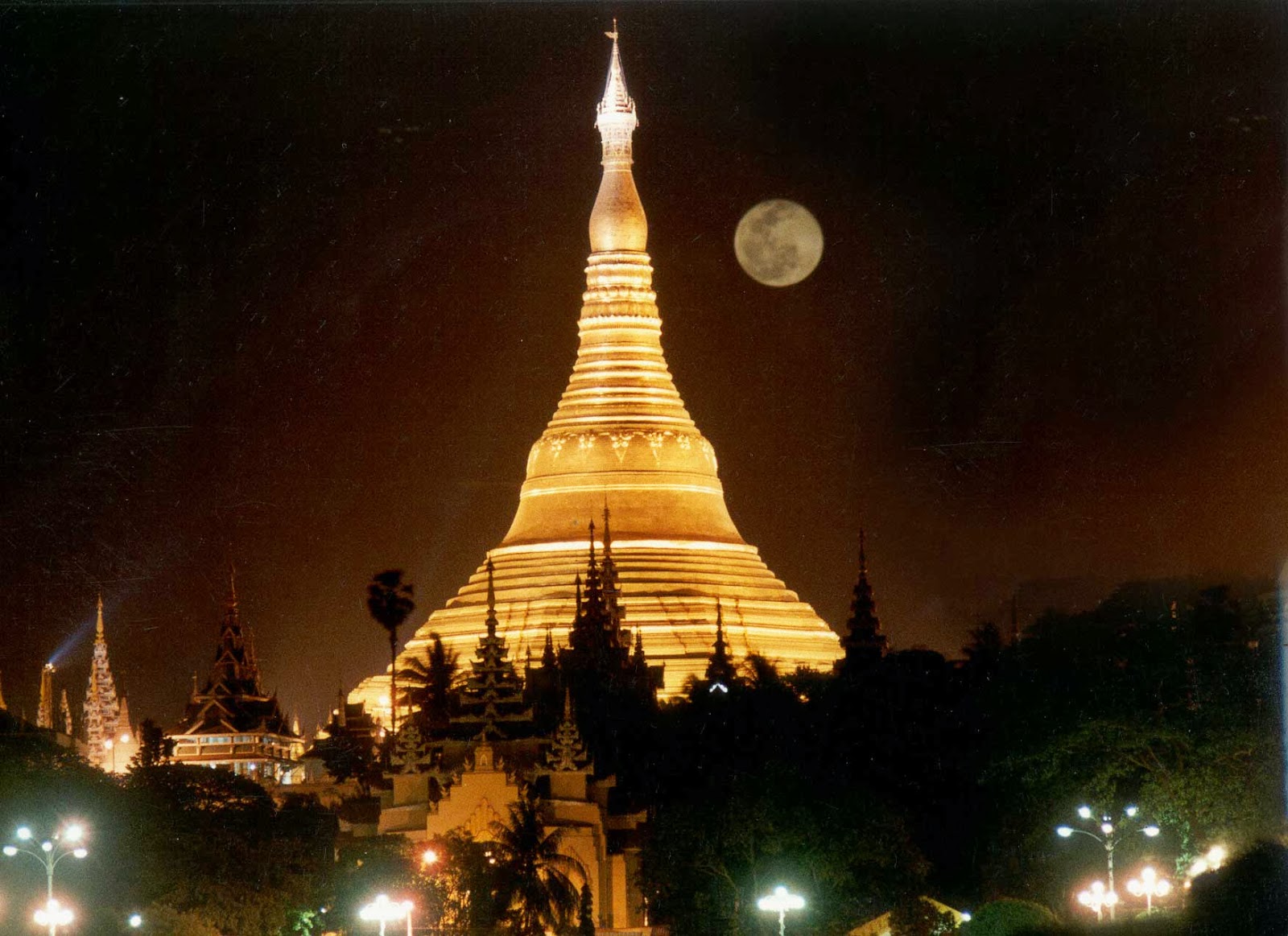 https://mdw-travel-data-us-east-1.s3.amazonaws.com/img/country/Myanmar/Shin-Motehti-Pagoda/img_01.jpg