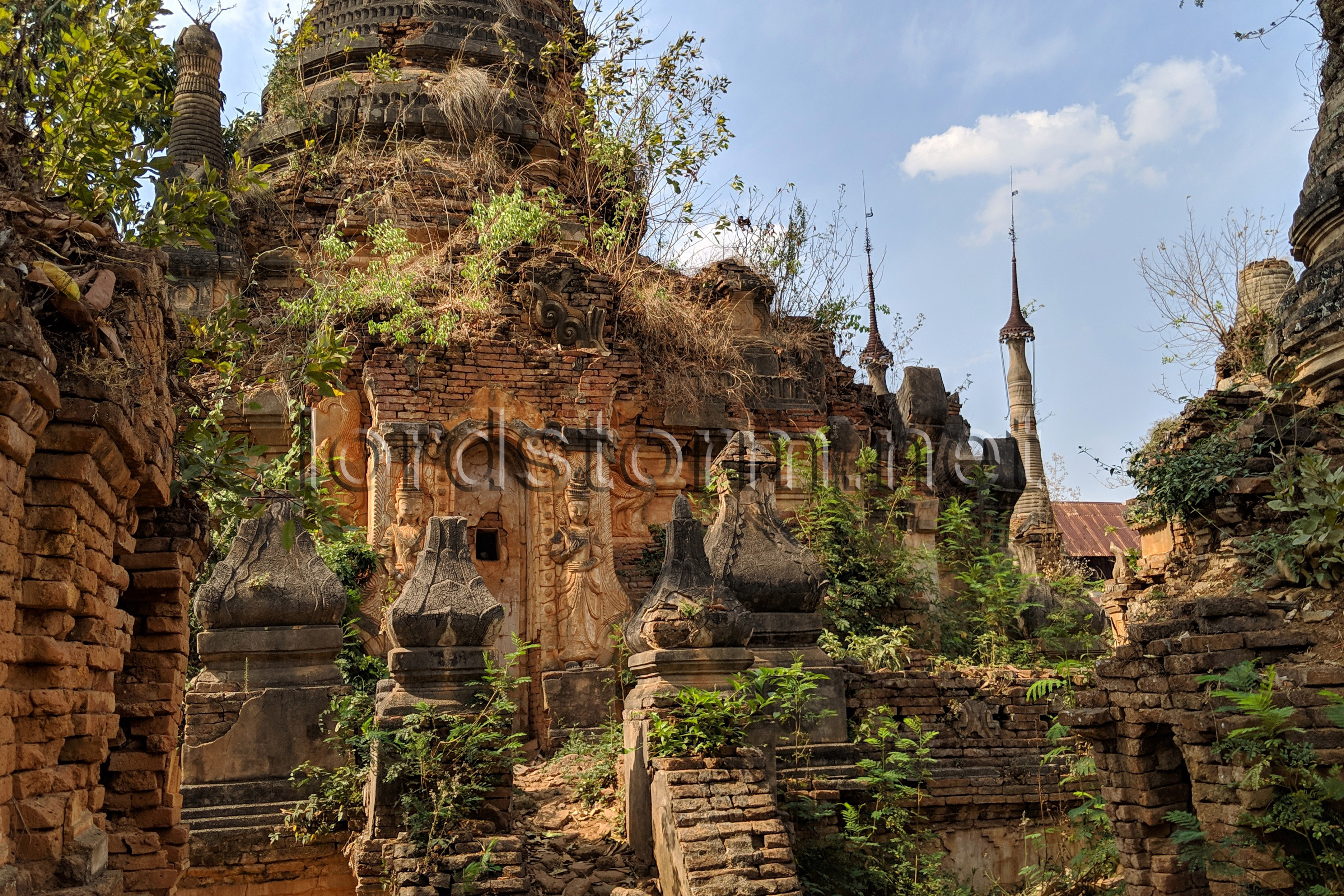 https://mdw-travel-data-us-east-1.s3.amazonaws.com/img/country/Myanmar/Shwe-U-Min-Paya--Indein-in-Pindaya-/img_02.jpg