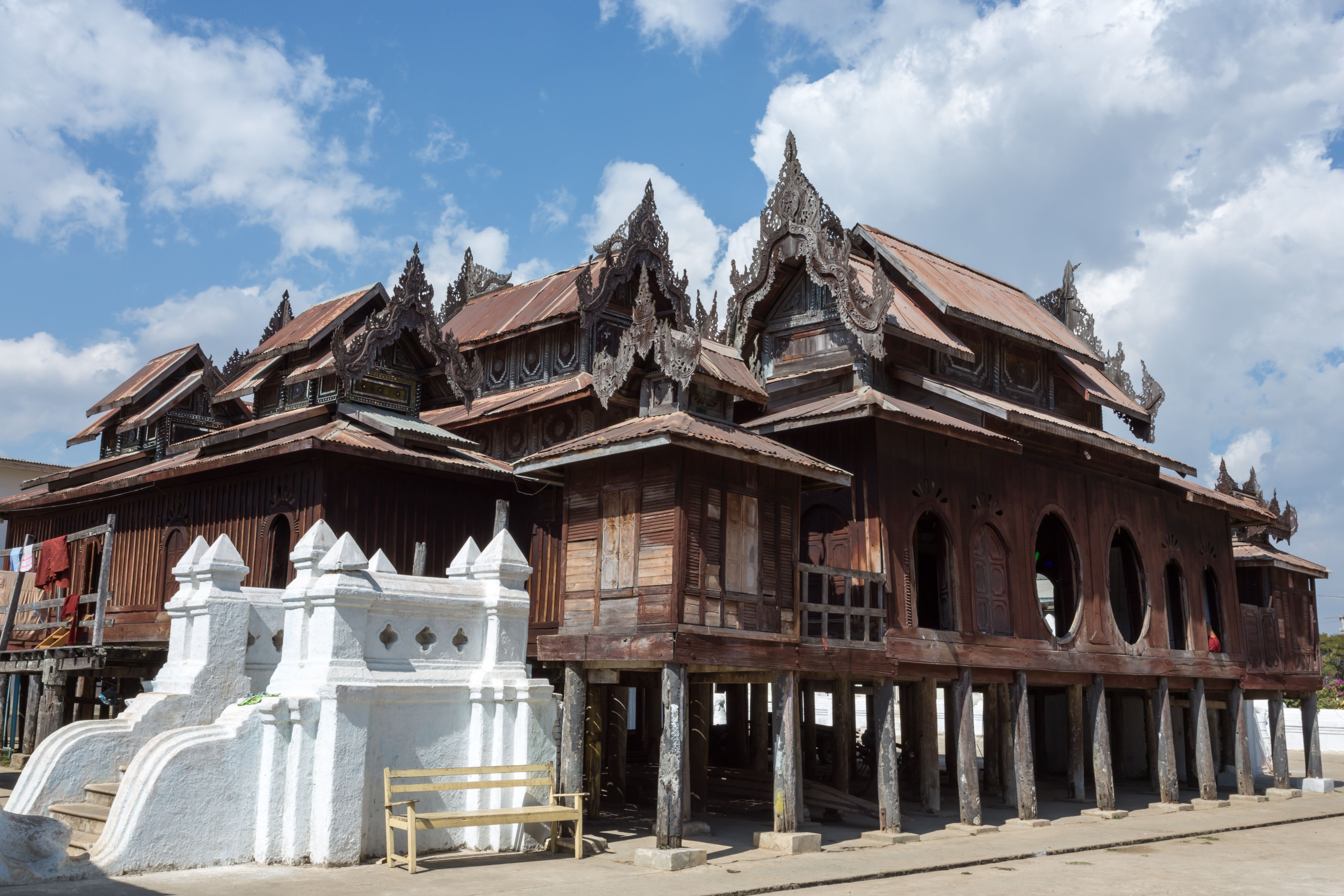 https://mdw-travel-data-us-east-1.s3.amazonaws.com/img/country/Myanmar/Shwe-Yan-Pyay-Monastery/img_00.jpg
