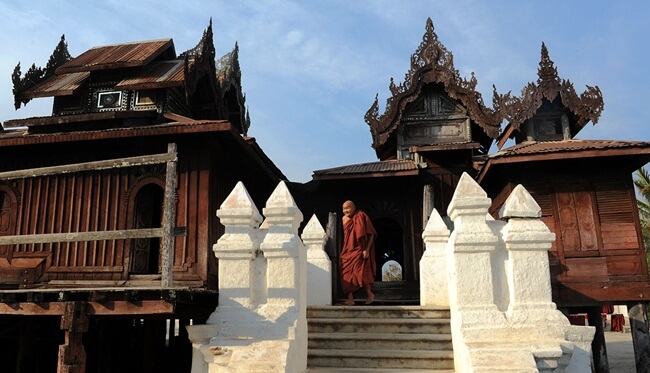 https://mdw-travel-data-us-east-1.s3.amazonaws.com/img/country/Myanmar/Shwe-Yan-Pyay-Monastery/img_03.jpg