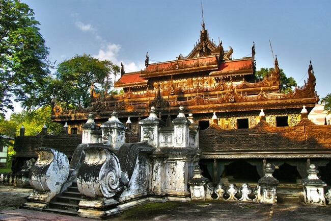 https://mdw-travel-data-us-east-1.s3.amazonaws.com/img/country/Myanmar/Shwenandaw-Monastery/img_01.jpg