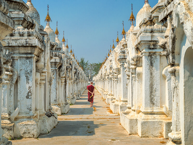 https://mdw-travel-data-us-east-1.s3.amazonaws.com/img/country/Myanmar/Shwenattaung-Pagoda/img_02.jpg