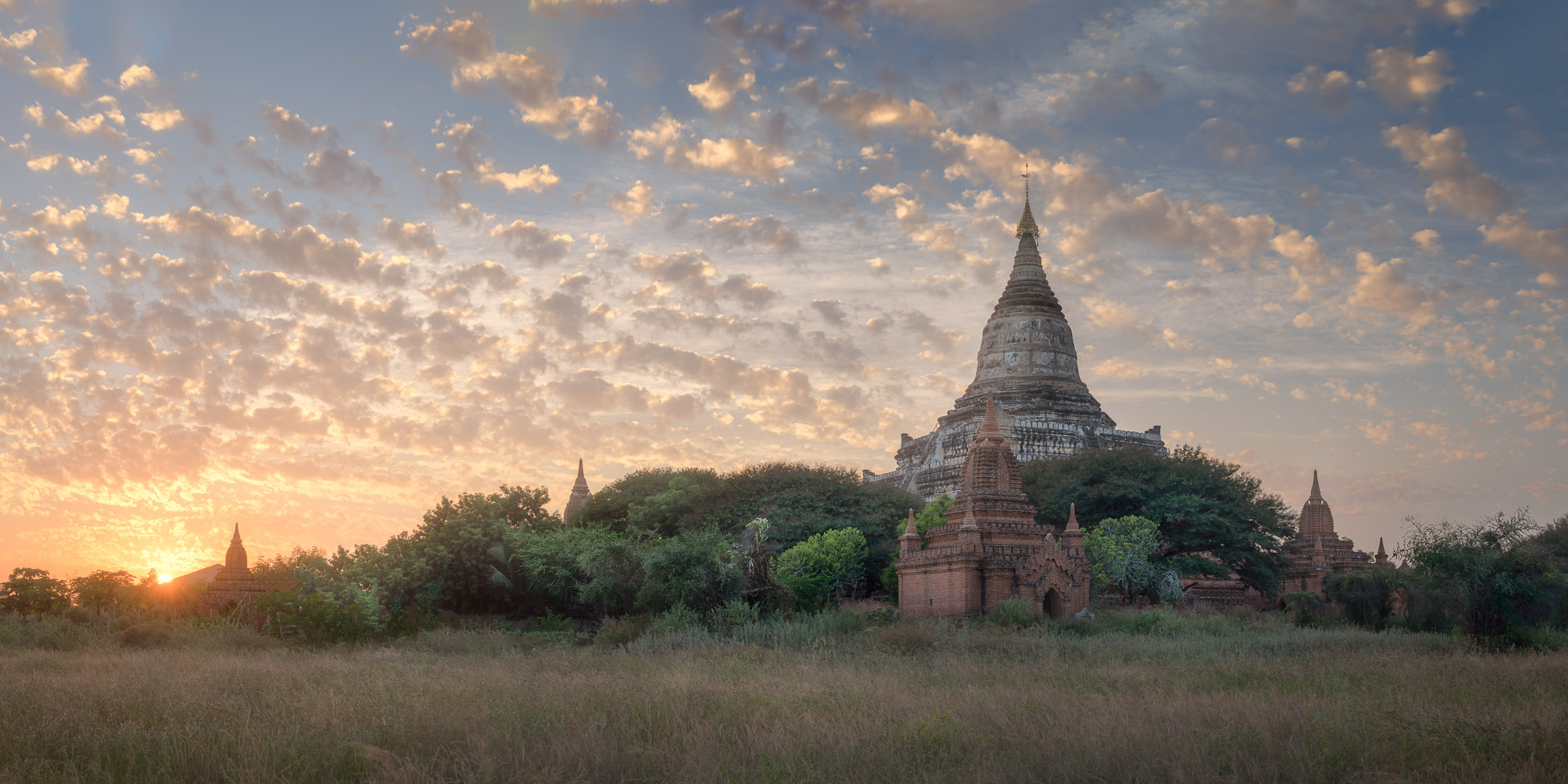 https://mdw-travel-data-us-east-1.s3.amazonaws.com/img/country/Myanmar/Shwesandaw-Pagoda/img_00.jpg