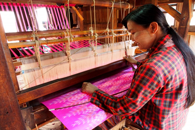https://mdw-travel-data-us-east-1.s3.amazonaws.com/img/country/Myanmar/Silk-Weaving-Village/img_02.jpg