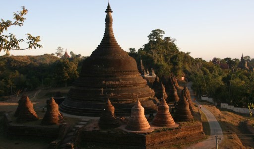 https://mdw-travel-data-us-east-1.s3.amazonaws.com/img/country/Myanmar/Sin-Thein-Latt-Pagoda/img_03.jpg