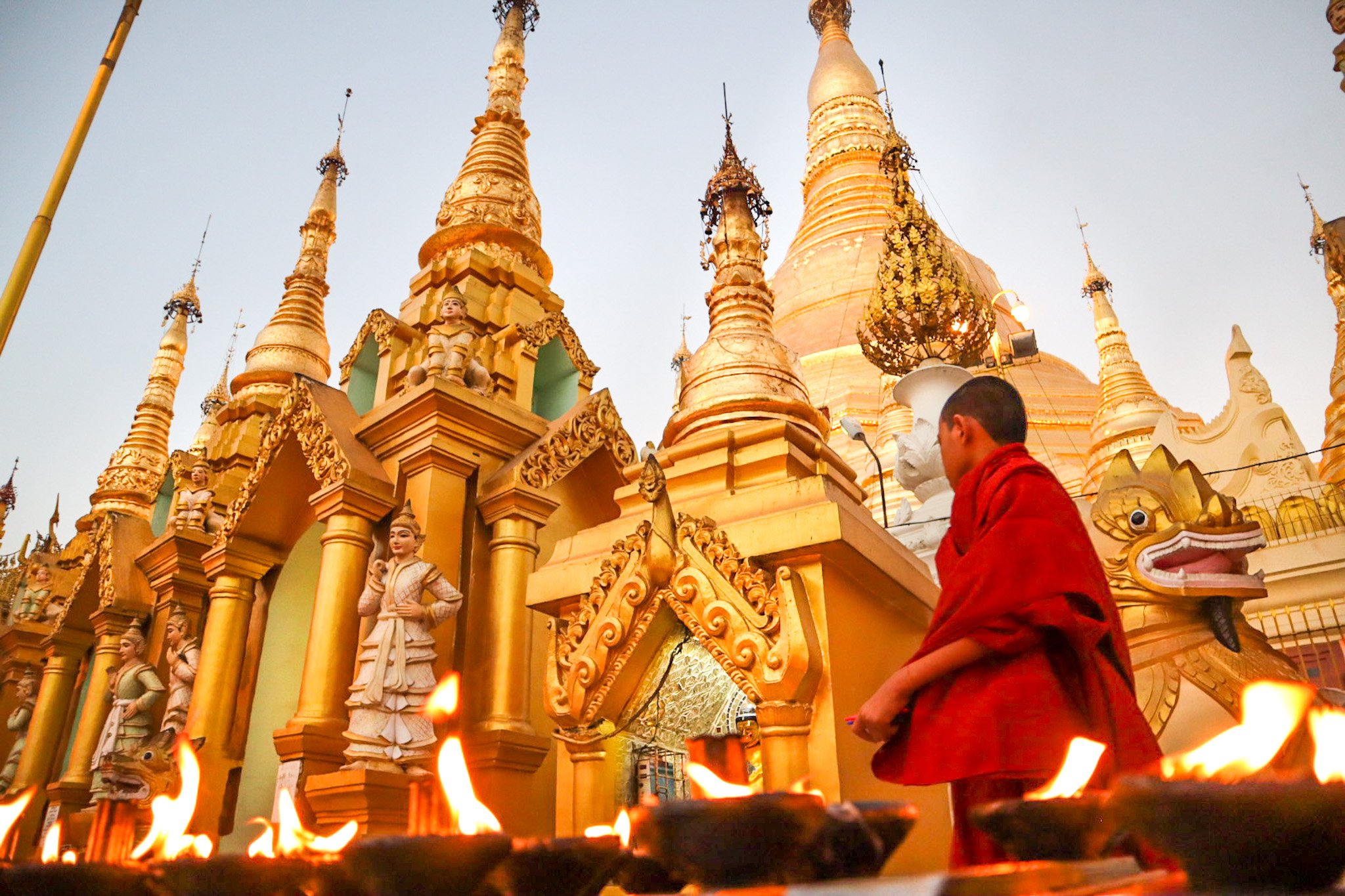 https://mdw-travel-data-us-east-1.s3.amazonaws.com/img/country/Myanmar/Sri-Satyadaw-Pagoda/img_01.jpg