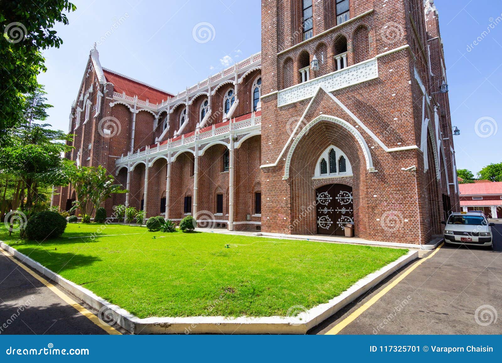 https://mdw-travel-data-us-east-1.s3.amazonaws.com/img/country/Myanmar/St-Marys-Cathedral/img_02.jpg