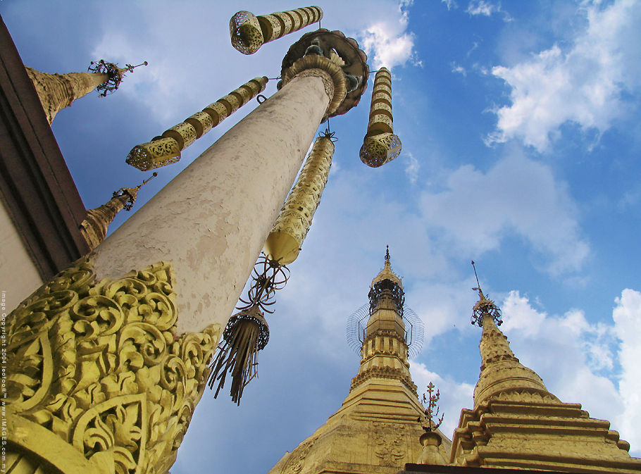 https://mdw-travel-data-us-east-1.s3.amazonaws.com/img/country/Myanmar/Sule-Pagoda/img_01.jpg