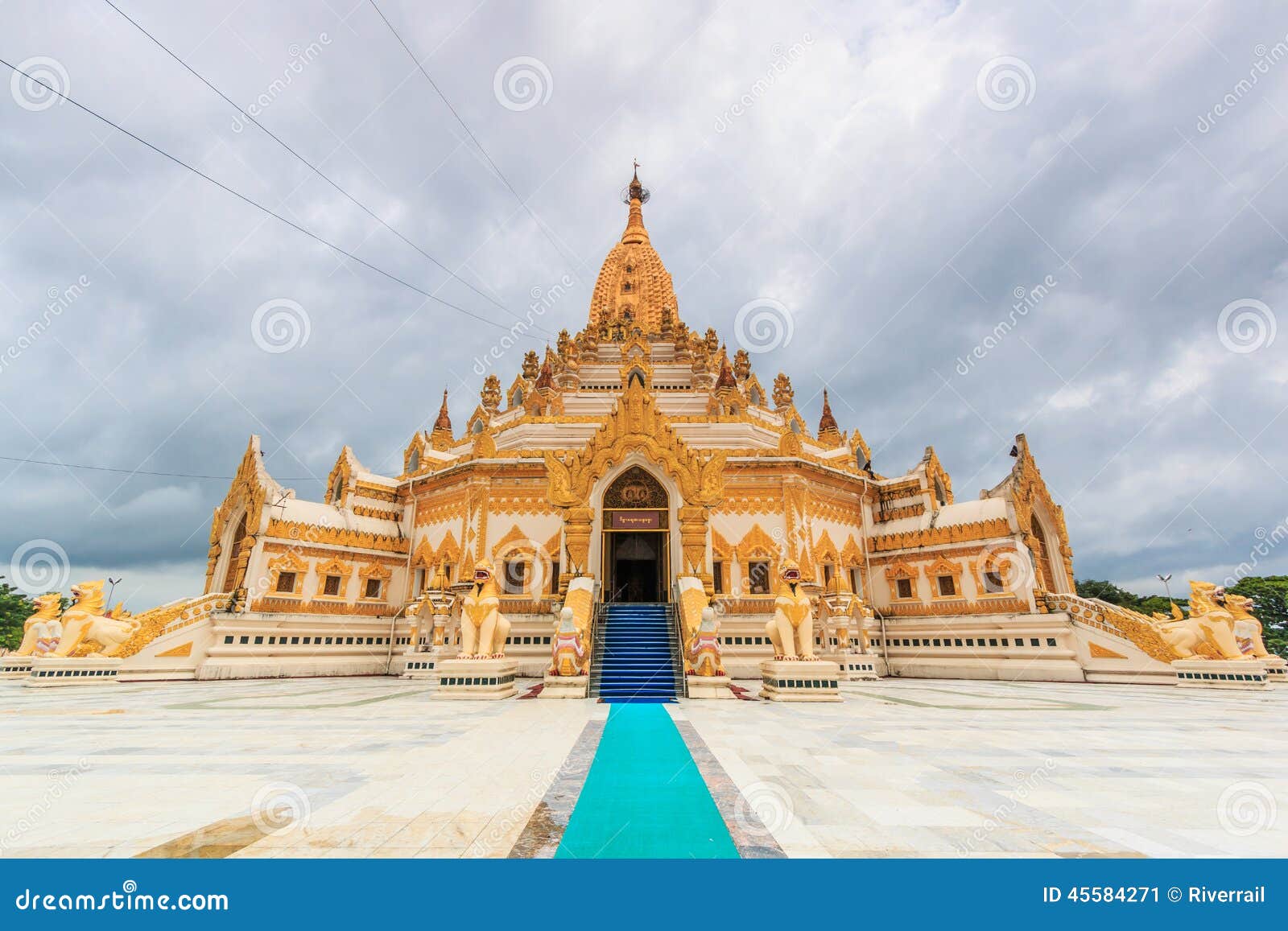 https://mdw-travel-data-us-east-1.s3.amazonaws.com/img/country/Myanmar/Swedaw-Myat-Temple/img_01.jpg