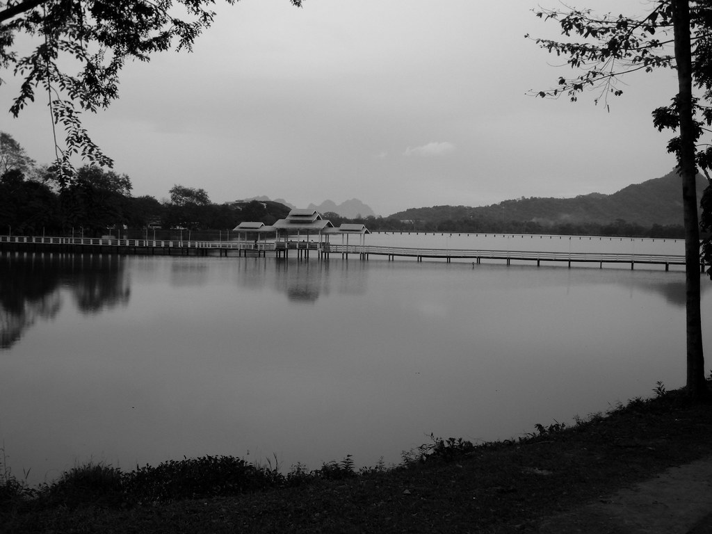 https://mdw-travel-data-us-east-1.s3.amazonaws.com/img/country/Myanmar/Than-Lwin-Bridge/img_03.jpg