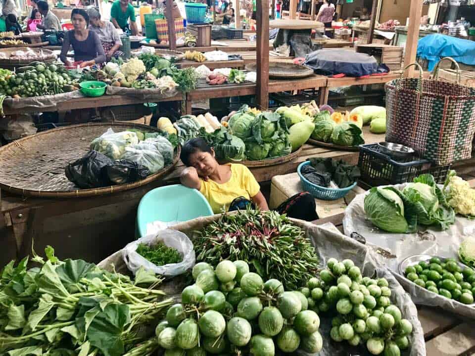 https://mdw-travel-data-us-east-1.s3.amazonaws.com/img/country/Myanmar/Thandwe-Market/img_02.jpg