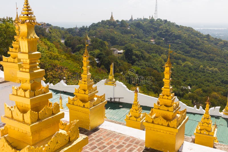 https://mdw-travel-data-us-east-1.s3.amazonaws.com/img/country/Myanmar/U-Min-Thonze-Pagoda/img_03.jpg