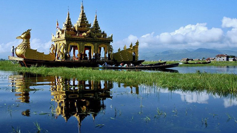https://mdw-travel-data-us-east-1.s3.amazonaws.com/img/country/Myanmar/Wamye-Beautiful-Beach/img_02.jpg